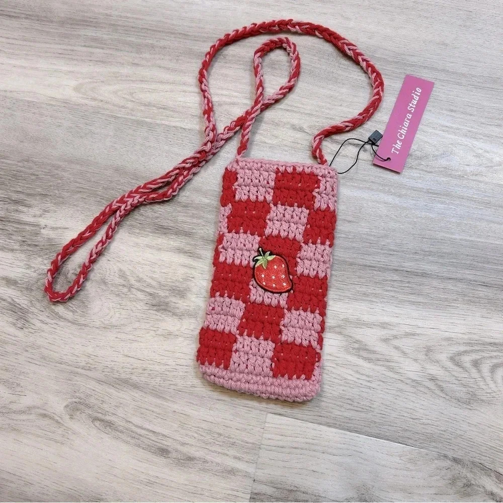 Handmade Strawberry Patch Checkered Crochet Mini  Crossbody Cellphone Holder NWT